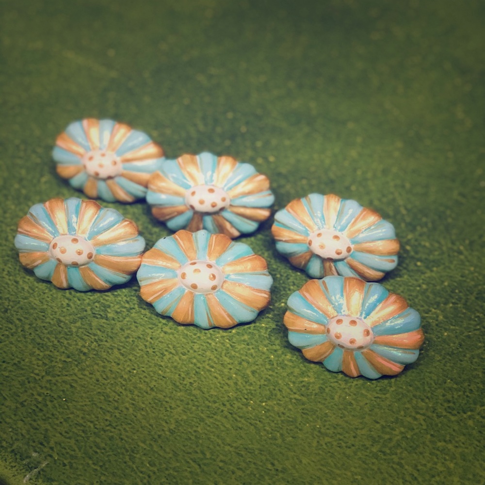 Mackenzie childs knobs